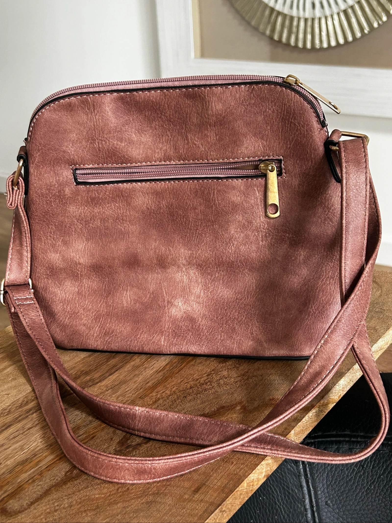 Copper Pink Distressed Leather Shoulder Bag – New Condition – photo 2